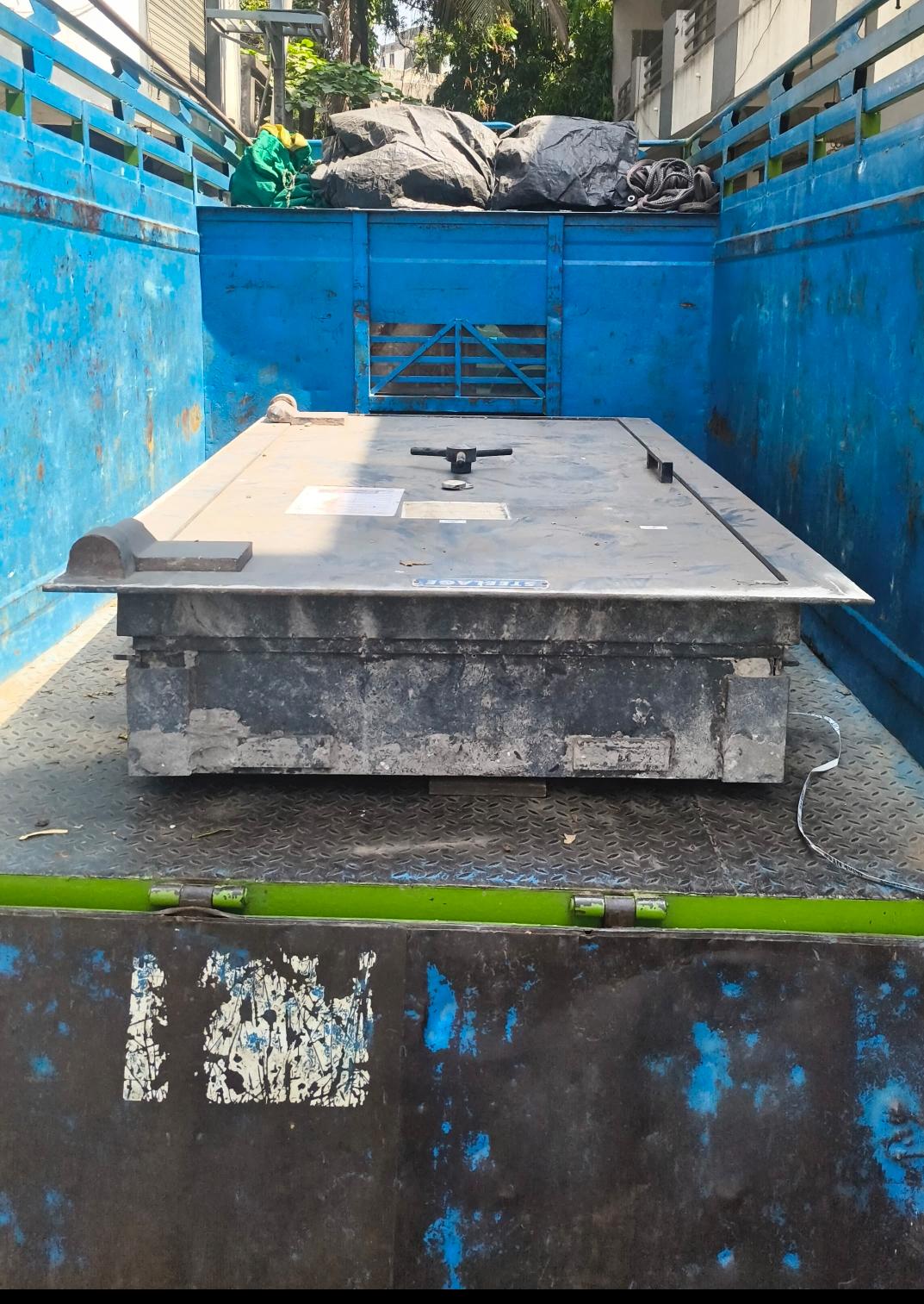 Real loading vehicle available for truck booking in Jaipur
