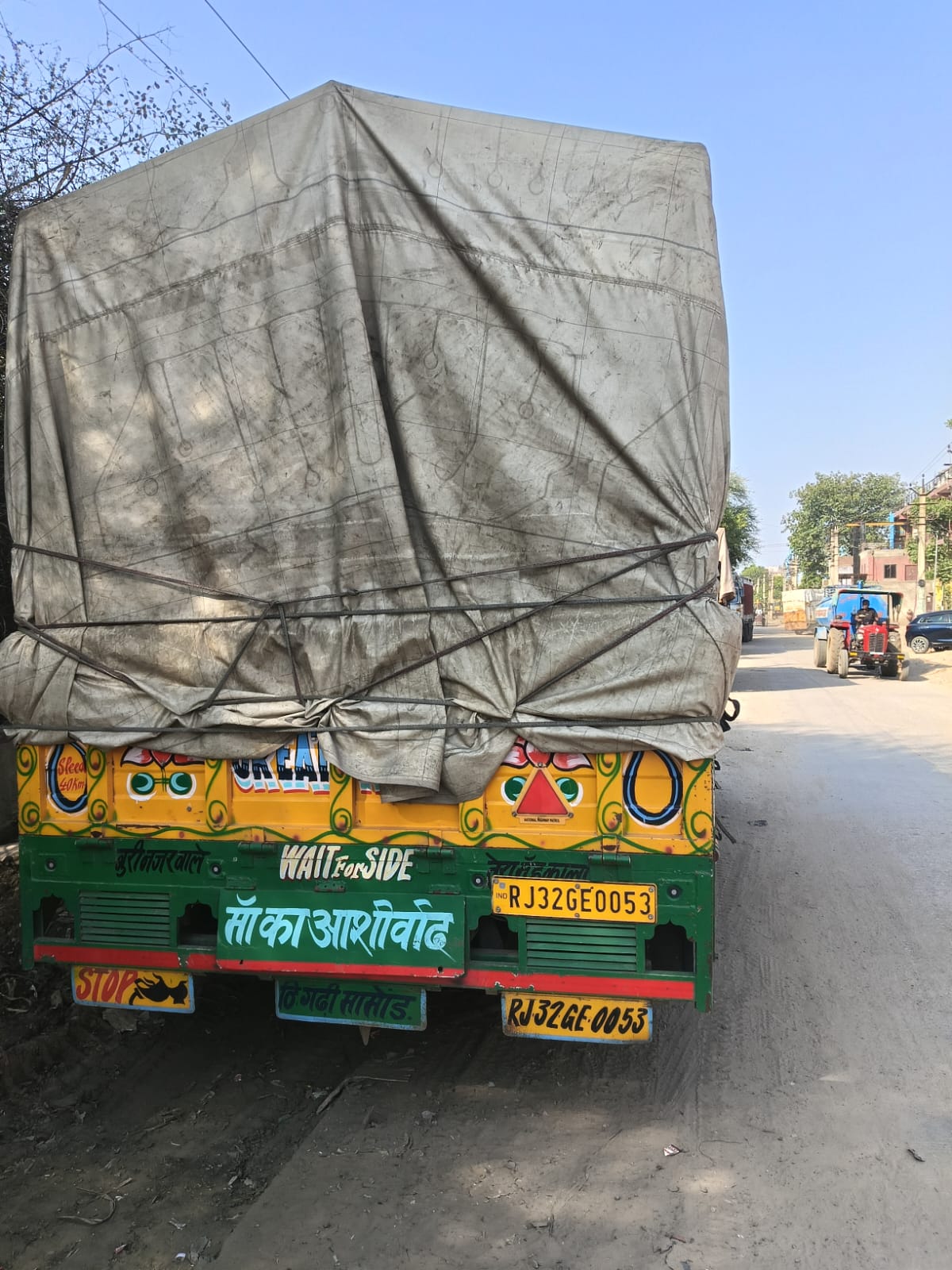 Commercial freight truck used by Poonia Movers